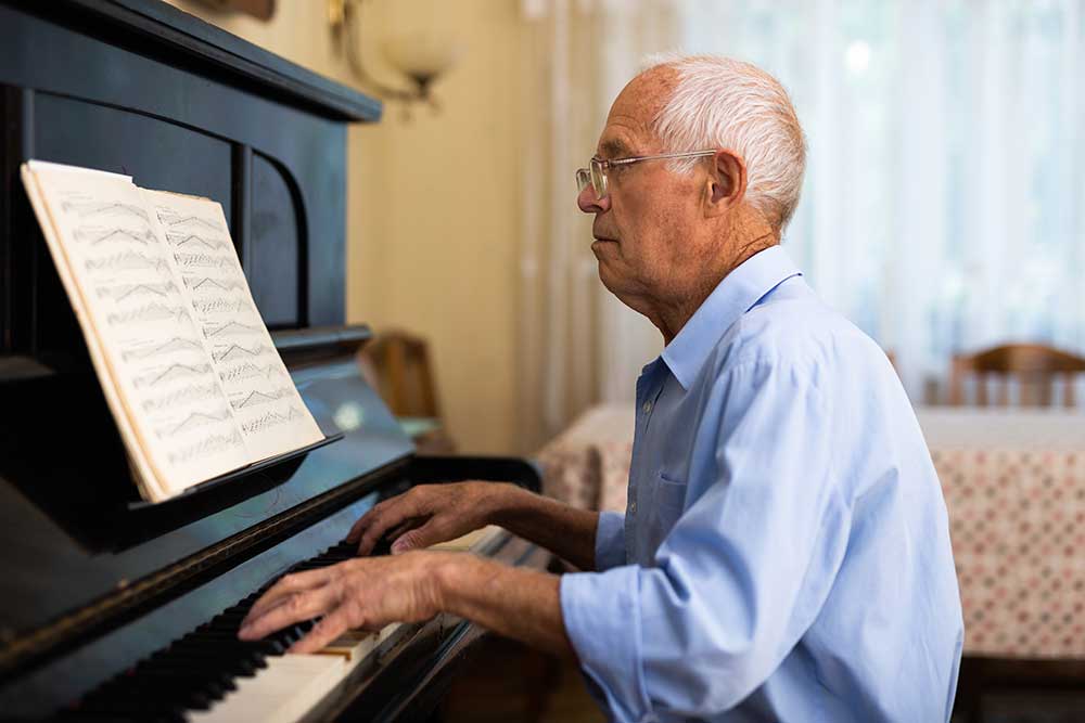 older-man-playing-the-piano
